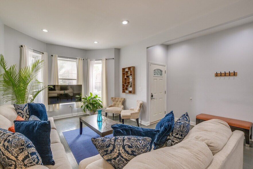 Primary Photo - 4904 W Fulton St