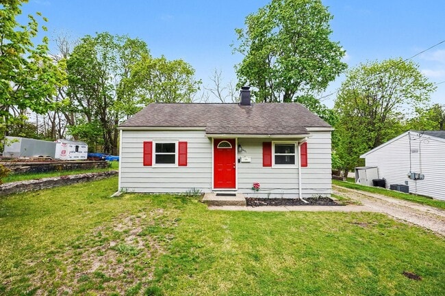 Building Photo - *Use Rently to view this unit and receive $150 off move-in* Cute Remodeled Two Bedroom 1 Bathroom...
