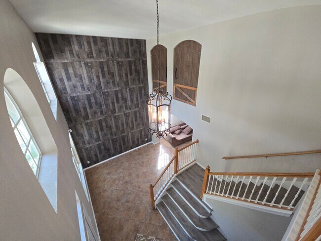 Building Photo - Newly Renovated 4/3 w/pool