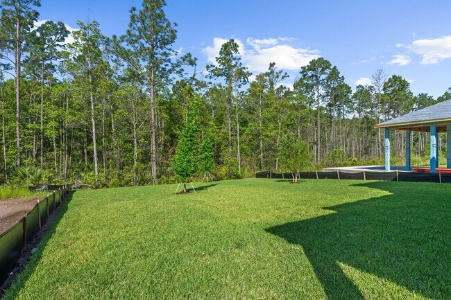 Building Photo - Preserve Views!