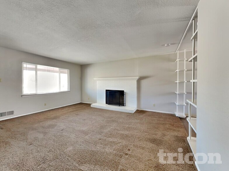 Building Photo - 1370 University Terrace