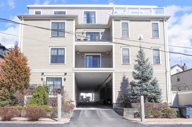 Building Photo - 525 E 7th St