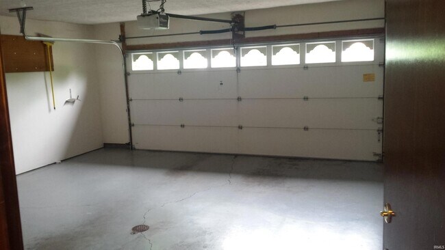 Building Photo - 1504 E Bradshire St