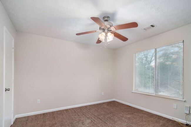 Building Photo - 3 bdrm, 2.5 bath in Stonecrest