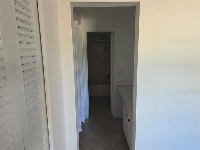 Building Photo - 959 SE 2nd Ave