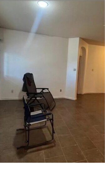 Building Photo - 608 Poncho Ln