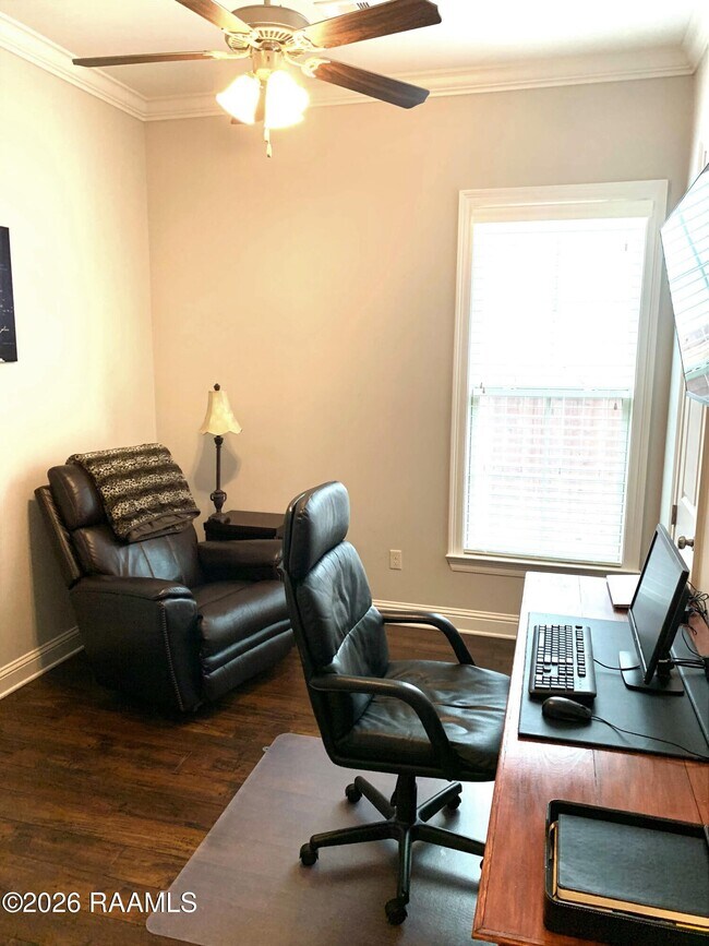 Building Photo - 200 Cypress View Dr