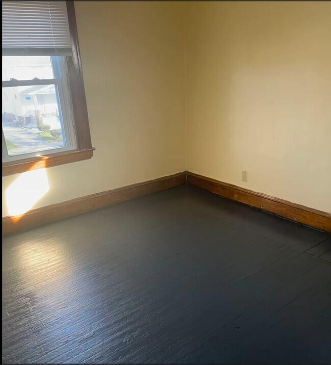 Building Photo - 13604 Maplerow Ave