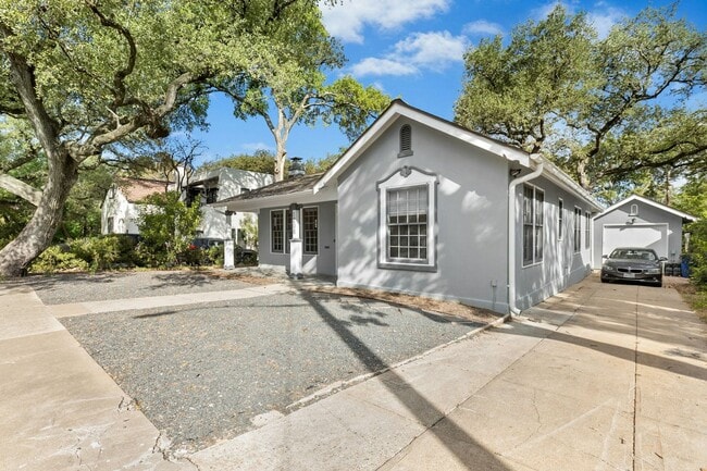 Building Photo - 1206 W 22 1/2 St