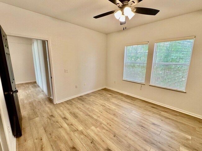 Building Photo - 2801 Chancellorsville Dr