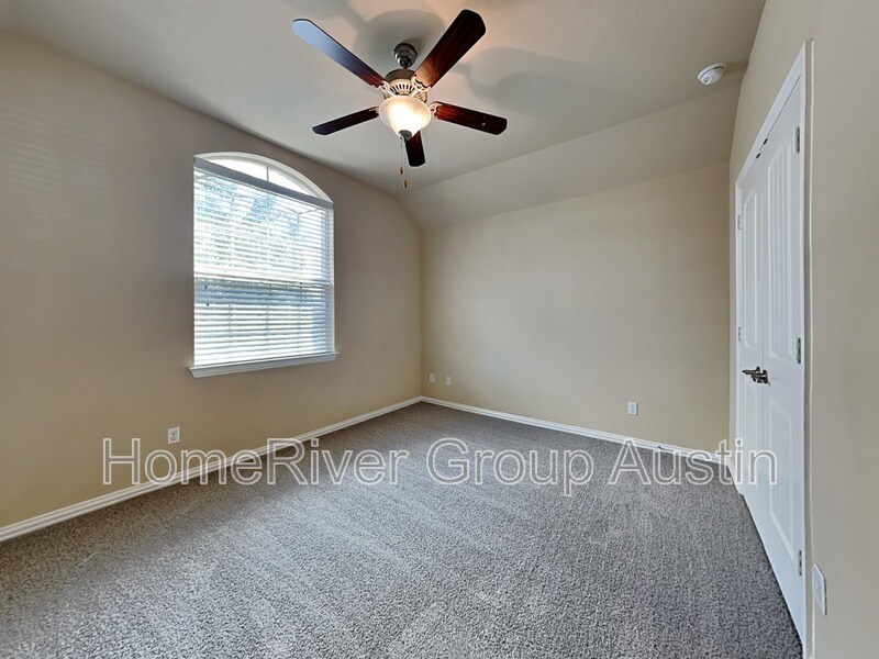 Building Photo - 1303 Orchard Falls Dr