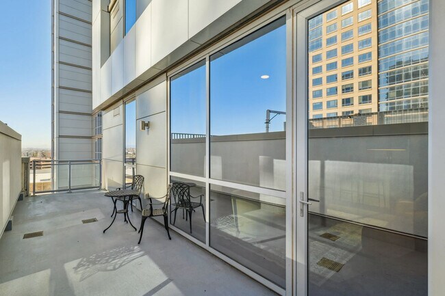 Building Photo - 222 E Jefferson St