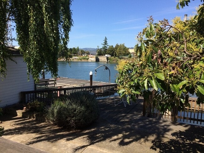 Building Photo - 2831 Marina Dr