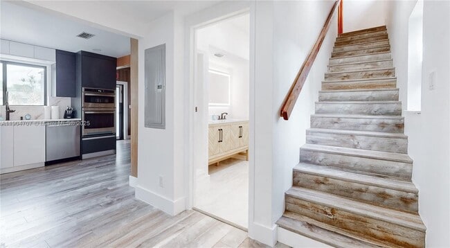 Building Photo - 2525 Garfield St