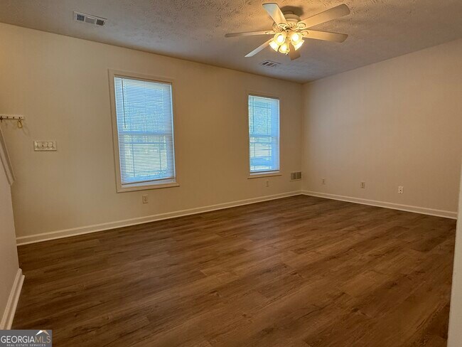 Building Photo - 160 2nd St