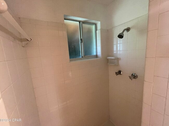 Building Photo - 305 Tarpon St