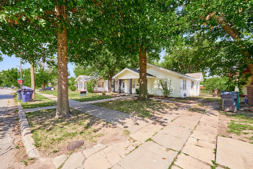 Building Photo - 323 NW 26th St