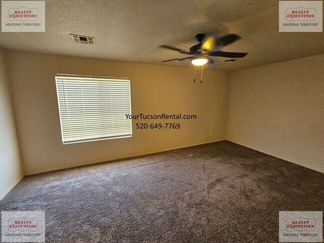 Building Photo - 3/2 & a Loft, AC off of River Road near Oracle Road