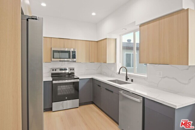 Building Photo - 1709 Burnside Ave