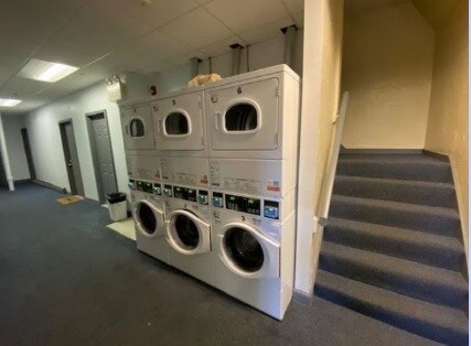 Building Photo - 448 Park Dr