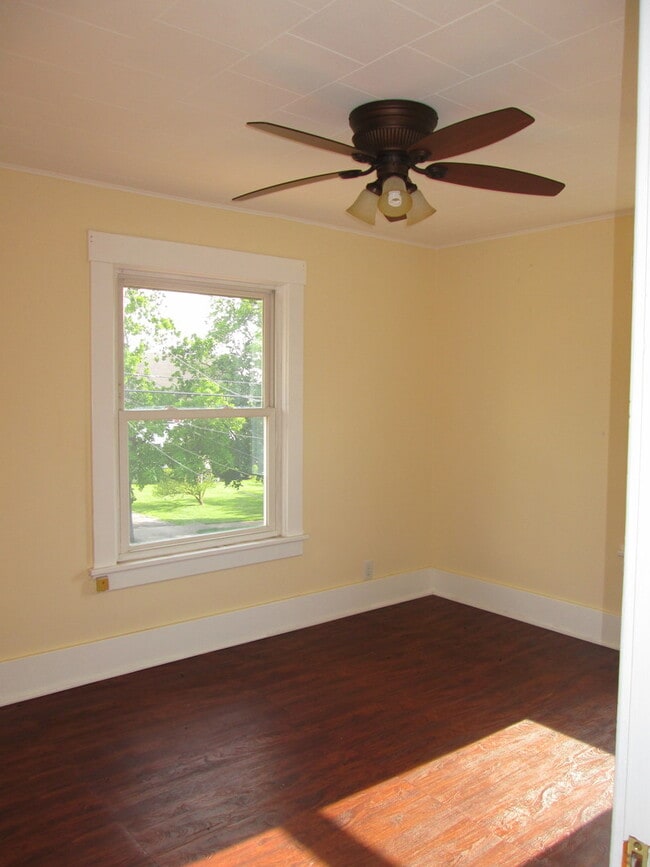 Building Photo - 410 E Kline St