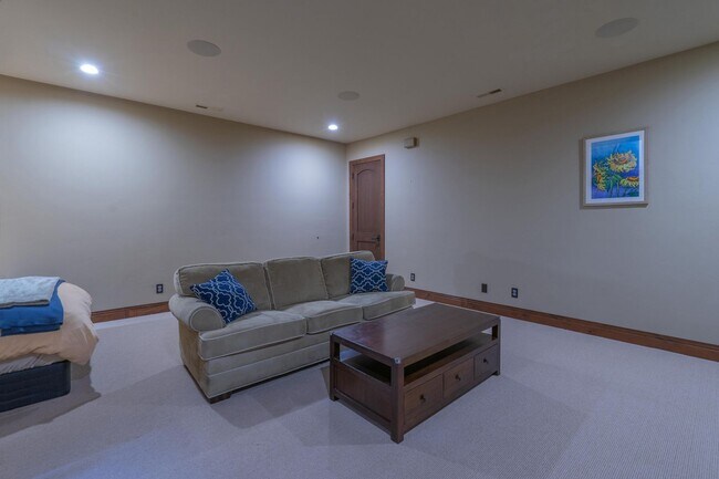 Building Photo - Exquisite Custom Home in Prestigious Commu...