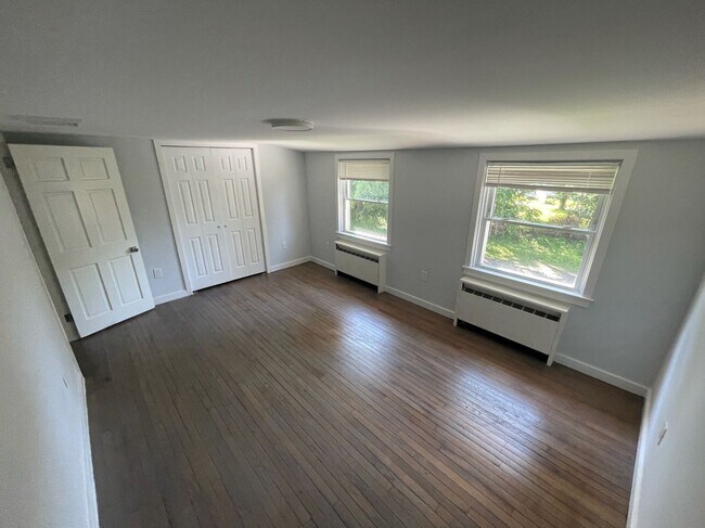 Building Photo - 24 Tulip Ln