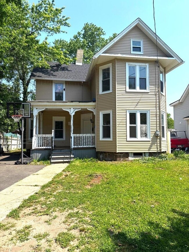 Primary Photo - Freshly Updated 4-Bed 2-Bath Home with Spa...