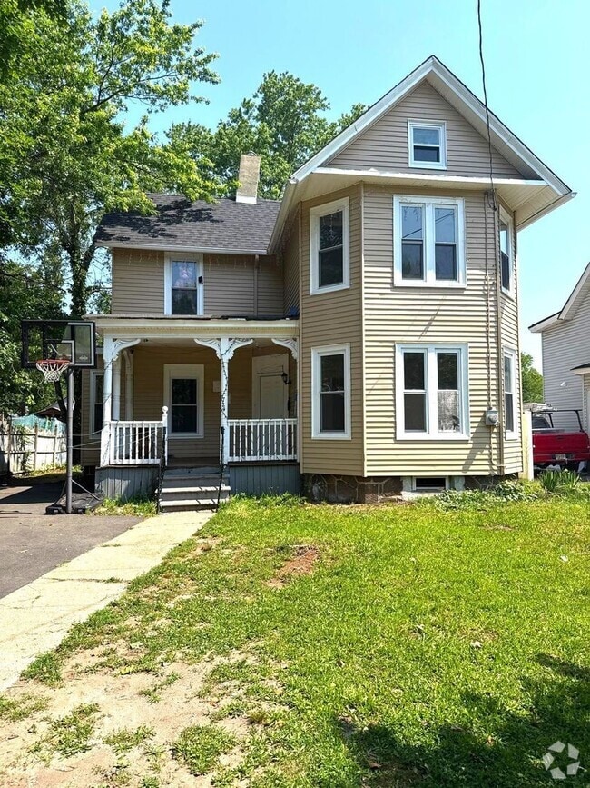 Building Photo - Freshly Updated 4-Bed 2-Bath Home with Spa...
