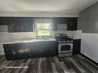 Building Photo - 2 bedroom 1 bath house for rent in West Mifflin