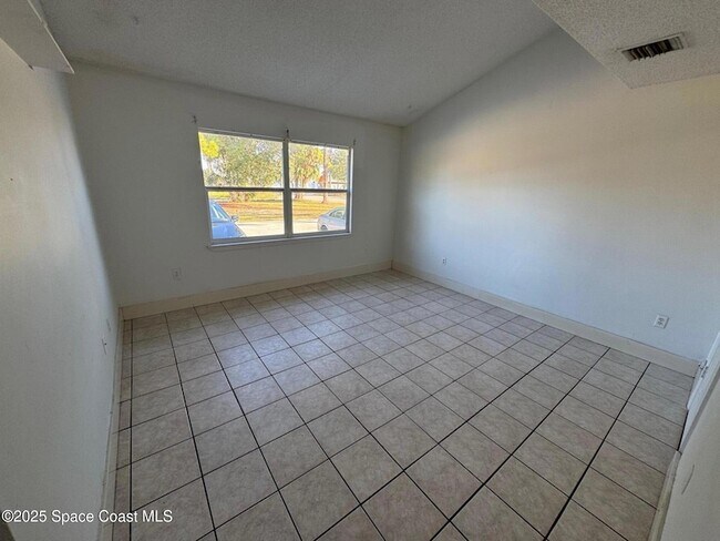 Building Photo - 4230 Mt Vernon Ave