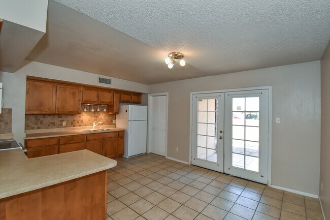 Building Photo - 2490 W Yowell Ct