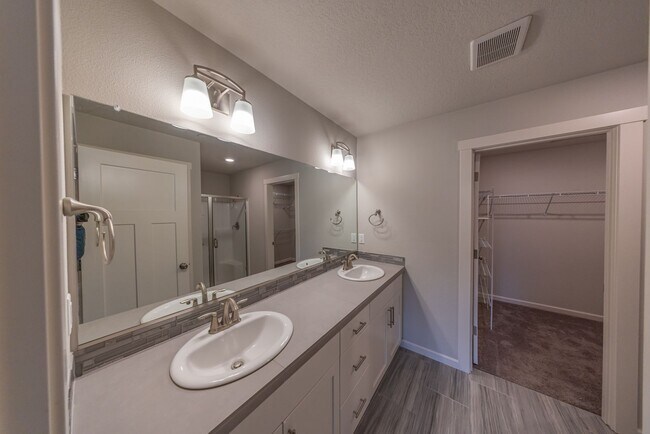 Building Photo - 2333 S Brookside Pl