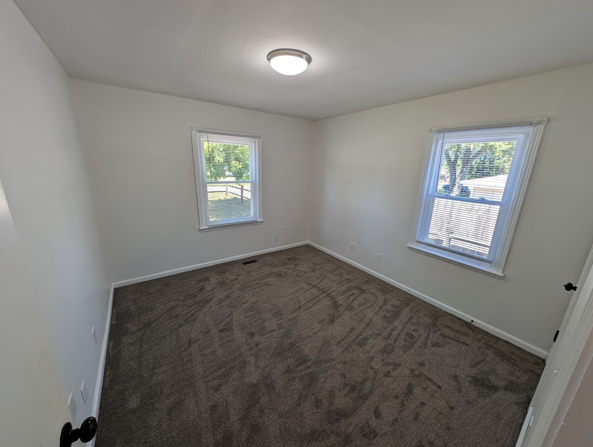 Building Photo - 8076 Lawrence Dr