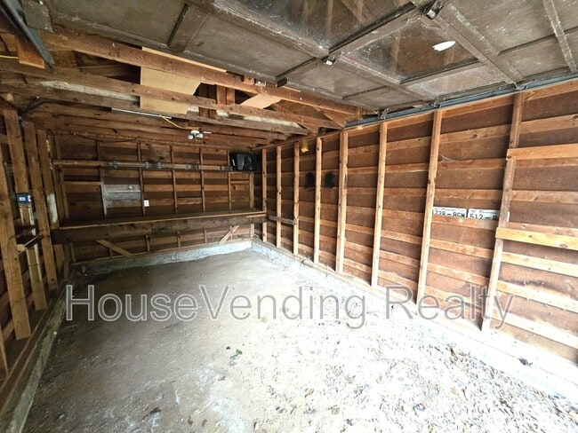 Building Photo - 812 Brewster Rd