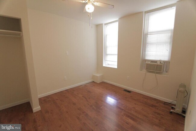 Building Photo - 1852 Willington St