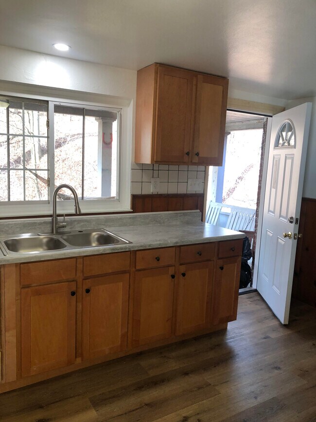 Kitchen - 507 N 12th St