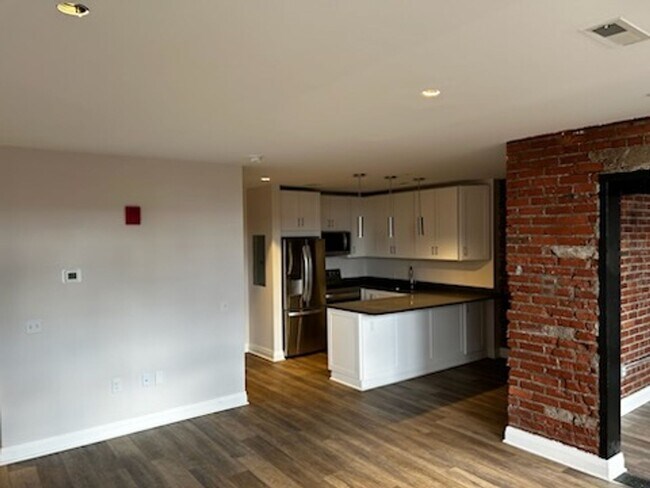 Building Photo - Welcome to Urban Elegance in the Heart of ...