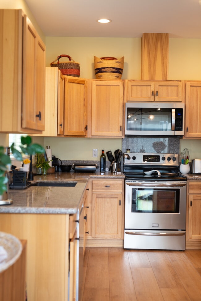Kitchen - 11605 NW 35th Ave