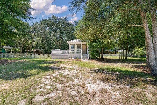 Building Photo - 40 Horseshoe Ln