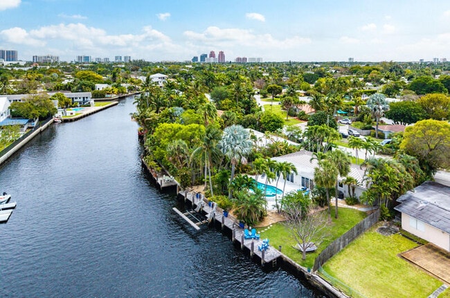 Building Photo - 1733 Coral Gardens Dr