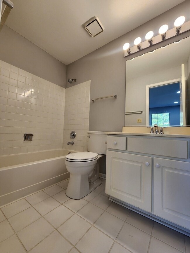 Building Photo - 2753 S Cedar Glen Dr