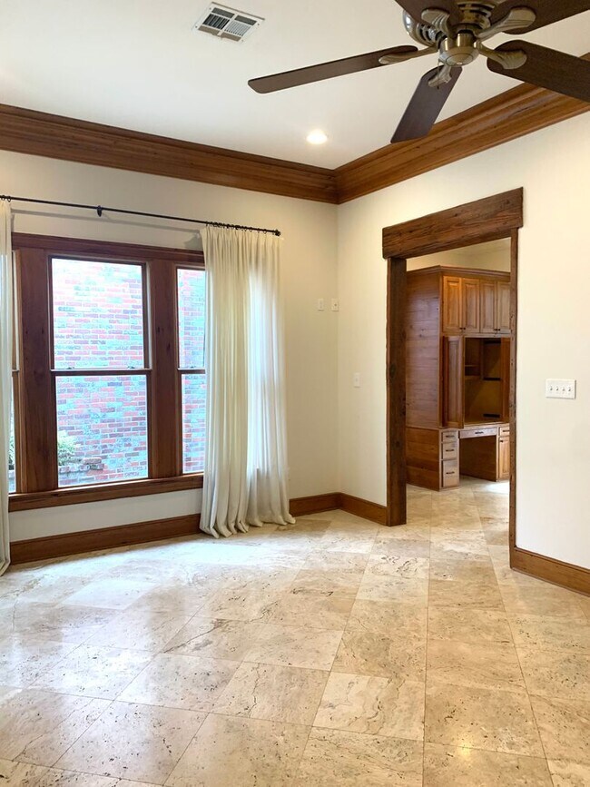 Building Photo - 2724 Bocage Lake Dr