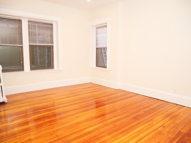 Building Photo - 1378 Beacon St
