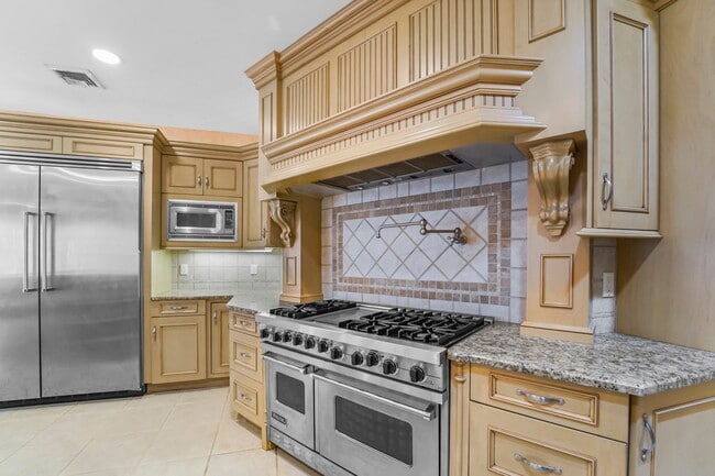 Building Photo - 1 Euclid Rd