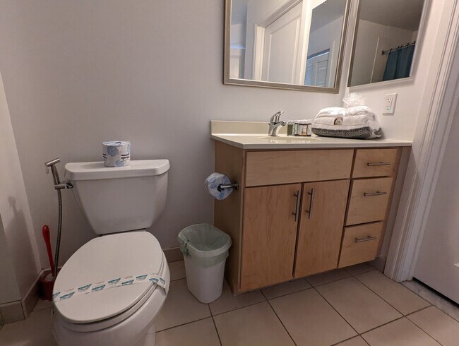 Building Photo - 175 Blossom St