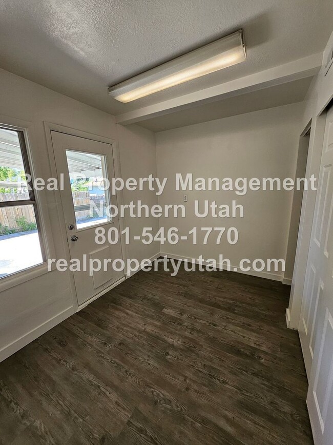 Building Photo - Charming 2-bedroom Home in Layton Now Avai...