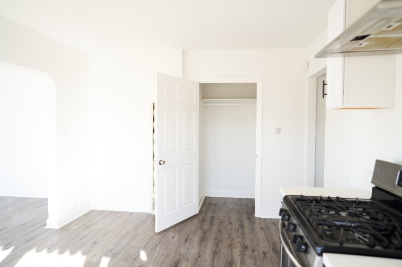 Building Photo - 606 E Realty St