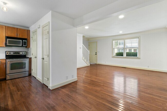 Building Photo - 552 Savannah Hwy