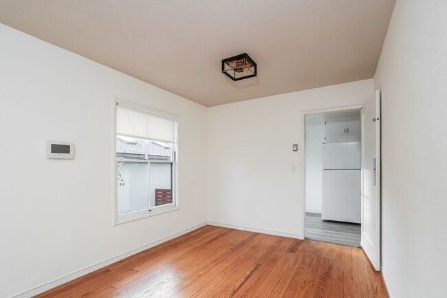 Building Photo - 3 Bedroom Home In Kensington!